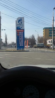Почему на фоне снижения мировых цен на нефть цены на ГСМ в Кыргызстане остаются высокими? - читатель