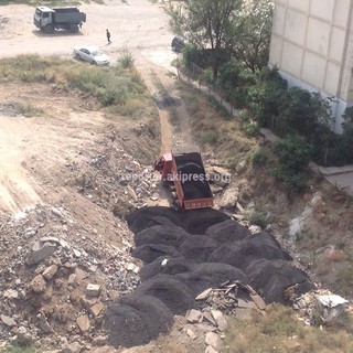 Строительный мусор и угольную золу в мкр Джал вывезут сегодня, - мэрия Бишкека