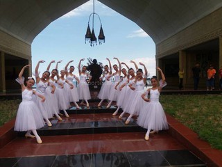 Фото — «Юные лебеди» народного хореографического ансамбля «Ак-Ниет»