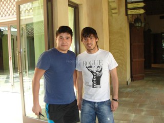 Кыргызстанец сфотографировался с футболистом «Манчестер Сити» Давидом Сильва