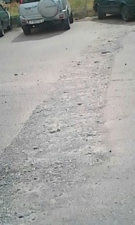 Читатель просит отремонтировать дорожное полотно на площади города Узген <i>(фото)</i>