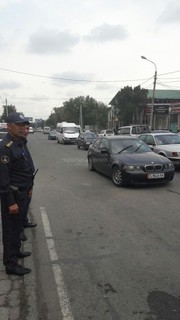 В Бишкеке ищут хозяина «БМВ» с госномером S 9649 АК, оставившего авто на проезжей части ул.Курманжан Датка (фото)