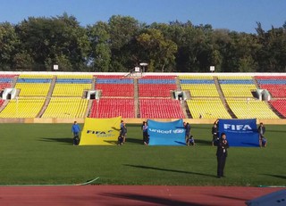 На стадионе «Спартак» дети готовятся к товарищескому матчу между Кыргызстаном и Ливаном <i>(фото)</i>