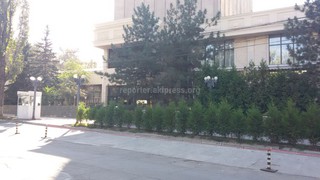 Ресторан «Консул» самовольно захватил муниципальную территорию под парковку, - мэрия Бишкека