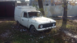 На ул.Салиевой перед домом №130 уже несколько лет стоит брошенный автомобиль (фото)