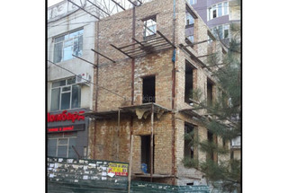 Сооружение к зданию в 7 мкр пристраивается законно, - «Бишкекглавархитектура»