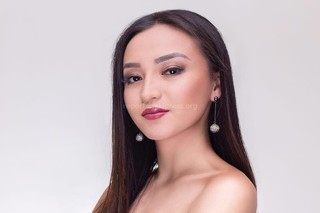 Одна из участниц конкурса «Мисс Кыргызстан 2017» заявила, что ее не допустили к конкурсу и заставляли продавать билеты на 15 тыс. сомов <i>(видео)</i>