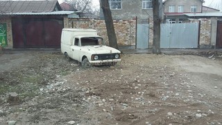 На ул.Салиева находится заброшенная машина
