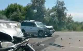 В Иссык-Атинском районе автомашины столкнулись лоб в лоб <i>(видео)</i>