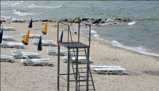Почему на пляжах Иссык-Куля отсутствуют спасательные вышки? - читатель