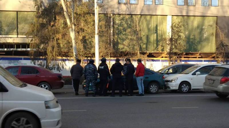 На Манаса-Московской произошло столкновение трех авто, очевидец (фото)