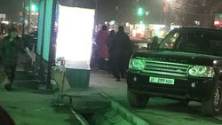В Бишкеке на улице Суеркулова Range Rover припарковался на остановке, - очевидец (фото)
