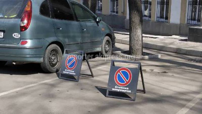 Законно ли огораживают общественную парковку на ул.Панфилова?, - бишкекчанин (фото)