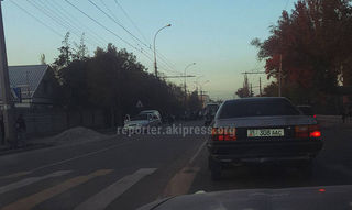В Бишкеке машина сбила двух школьниц, - читатель