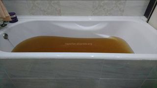 «Бишкектеплоэнерго» ответило жителю дома №29 мр Джал, почему из крана течет ржавая вода