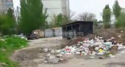 В Бишкеке микрорайон Тунгуч зарастает мусором <i>(видео) </i>
