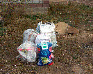 Читатель жалуется, что в жилмассиве Ак-Ордо не вывозится мусор
