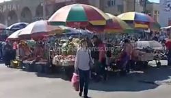 Возле Ошского рынка на Киевской–Кулиева стихийная торговля на проезжей части дороги (видео)