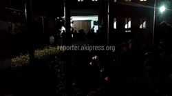 Возле Сокулукского РОВД собрались люди, в здании спецназ <i>(видео)</i>