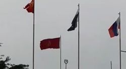 Порвался флаг на здании мэрии города Бишкек (видео)