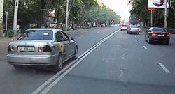 На ул.Абдрахманова водитель «Яндекс такси» совершил обгон, выехав на встречную полосу <i>(видео)</i>