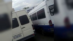 Напротив Западного автовокзала из-за отъезжающих на Иссык-Куль бусов и такси, образуется пробка(видео)