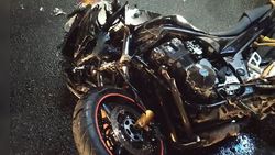 На Сухэ-Батора столкнулись мотоцикл и автомобиль. Есть пострадавшие <b>(фото, видео)</b>