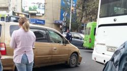 На Манаса-Киевской столкнулись «Хонда» и городской автобус (фото)