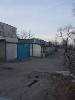 Законно ли магазин занимает территорию тротуара на ул.Кольбаева? - горожанка (фото)