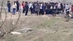 Видео — Массовая драка школьниц в Аксы