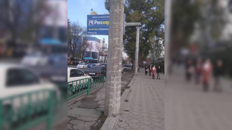 Мэрия: В центре города проведена очистка столбов от рекламных объявлений