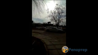 Возле столичной школы №54 школьники устроили разборку (видео)