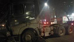 ДТП с участием грузовика на проспекте Жибек Жолу. Видео