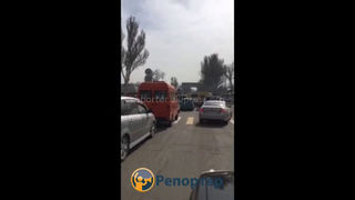Бишкекчанин жалуется на постоянные пробки на Жибек Жолу—Фучика (видео)