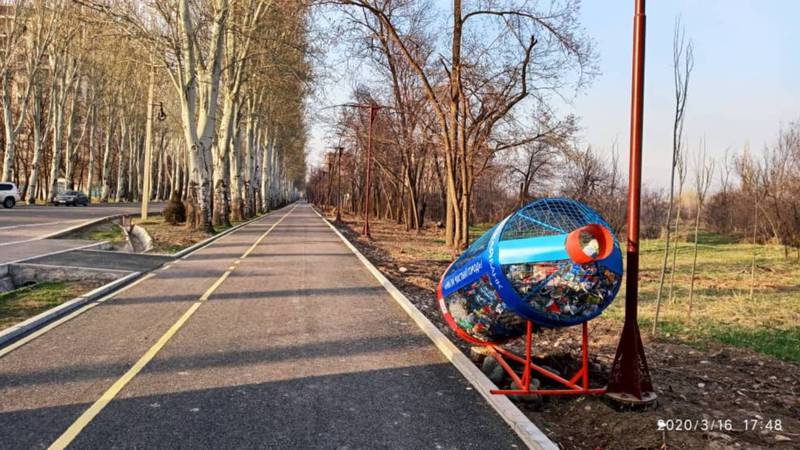 На протяжении всей новой аллеи по проспекту Чынгыза Айтматова нет мусорных урн, - горожанин (фото)