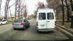 В Бишкеке «Спринтер» несколько раз проехал на красный сигнал светофора. Видео