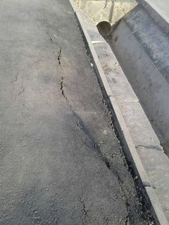 Жители Арча-Бешика вновь жалуются на некачественное асфальтирование тротуаров ул.Куюкова (фото)