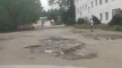 Житель Токмока жалуется на состояние дороги по ул.Ленина. Видео