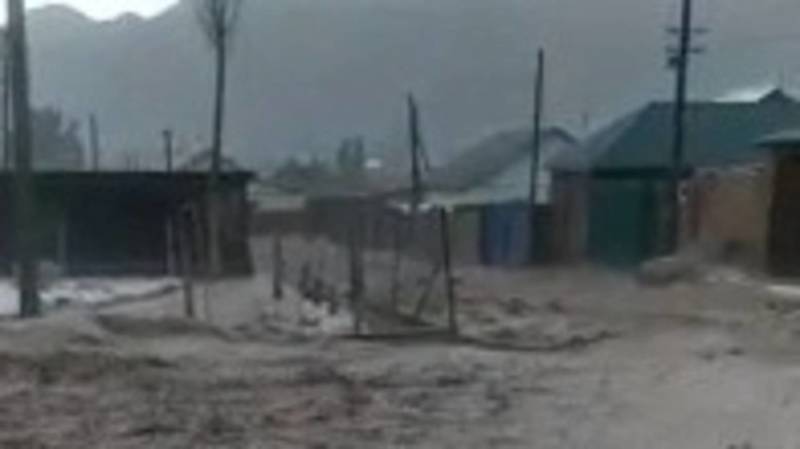 Селевые потоки в Нарынской области. Видео местных жителей