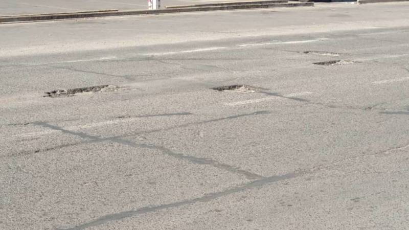 Когда в Токмоке закончат ямочный ремонт дорог? - местный житель. Фото