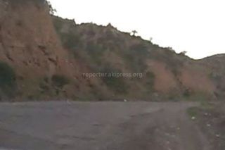Автодорога Таш-Кумыр—Сары Челек в ужасном состоянии (видео)