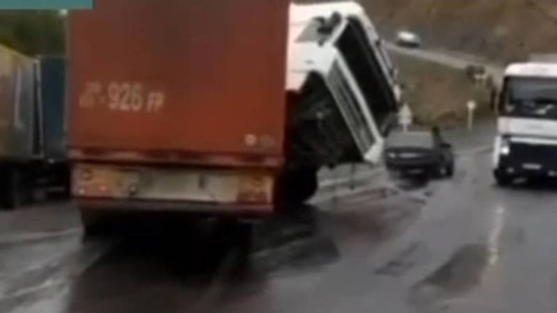 ДТП в Сосновке: Машины столкнулись из-за разлившегося масла