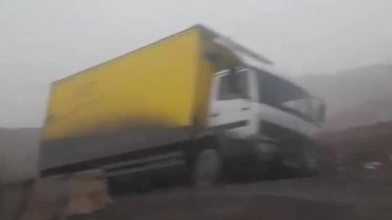 В Ошской области грузовик столкнулся с легковушкой, есть погибшие, - очевидец