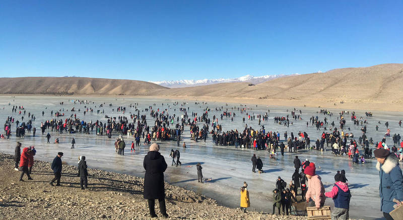 Ара-Коль: ожидание и реальность. Толпы туристов на замерзшем озере