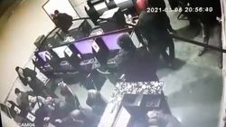 Драка в компьютерном клубе в Жалал-Абаде. Парня ударили ножом в ногу. Видео