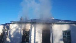 В Кара-Бууринском районе сгорела школа, школьники не пострадали. Видео и фото