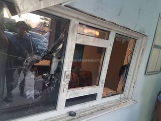 Сорвали тросом решетку и выстрелили в сотрудника обменки. Подробности ограбления обменки в пригороде Бишкека