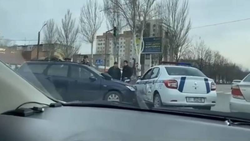 На Ибраимова произошла авария с участием патрульной машины. Видео и фото