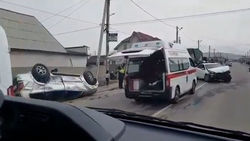 Видео с места аварии в Кара-Жыгаче, где перевернулся «Паджеро»