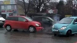 В Новопавловке столкнулись две легковушки. Видео с места аварии